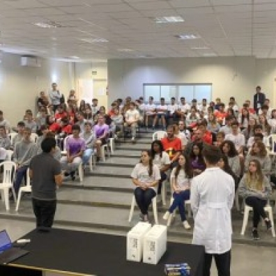 Casa do Poeta Lindolf Bell realiza circuito de palestras em escolas